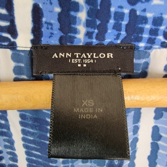 Ann Taylor Factory | Blue Print 3/4 Sleeve Blouse Size XS - Picture 3 of 6